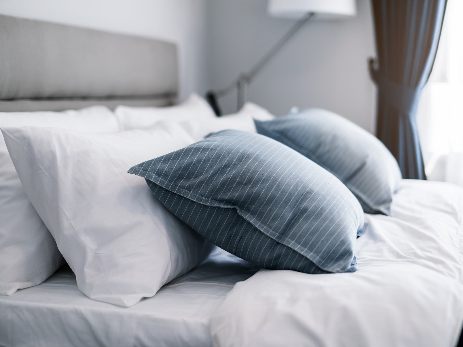 How Many Pillows Should You Sleep With? - Rest Relax