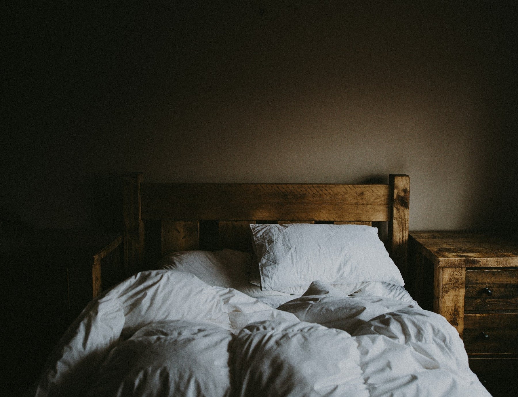 Single Wooden Bed Frames and What Makes Them Last Over Time - Rest Relax