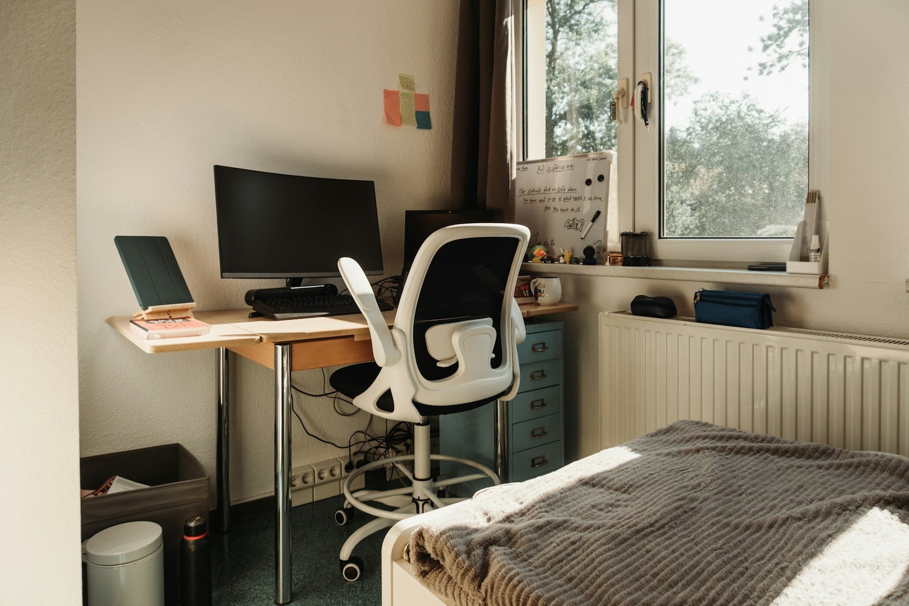 Why Gaming Bedroom Furniture Needs Thoughtful Layout Planning - Rest Relax